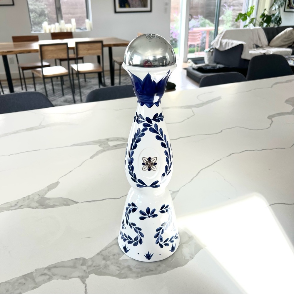 Clase Azul Decorative 750 ml Blue and White Ceramic Bottle